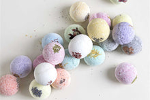 Load image into Gallery viewer, Natural Bath Bombs and Shower Steamers Gift Set - for anyone that like to Bath and Shower